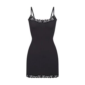 SKIMS FITS EVERYBODY LACE SLIP DRESS